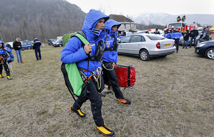 Спасатели обнаружили "черный ящик" разбившегося во Франции самолета