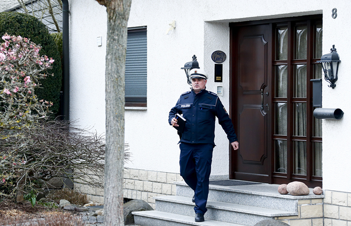 В дом второго пилота разбившегося A320 пришли с обысками