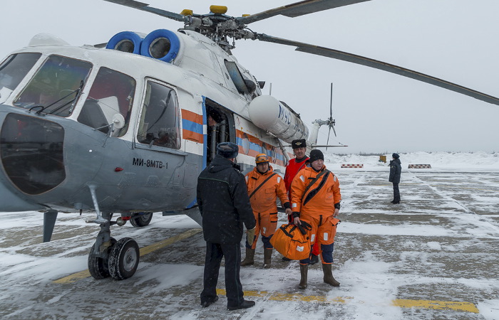 Спасатели расширят зону поисков траулера в Охотском море