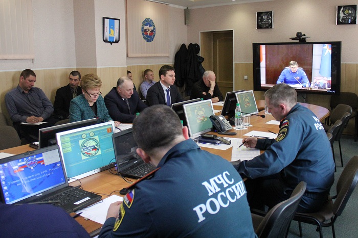 Суда с моряками с затонувшего траулера прибыли в сахалинский порт