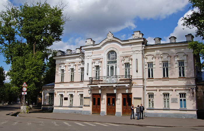 Псковский театр отказался снять вызвавший разногласия в труппе спектакль