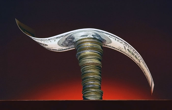 Рубль резко подешевел к доллару и евро