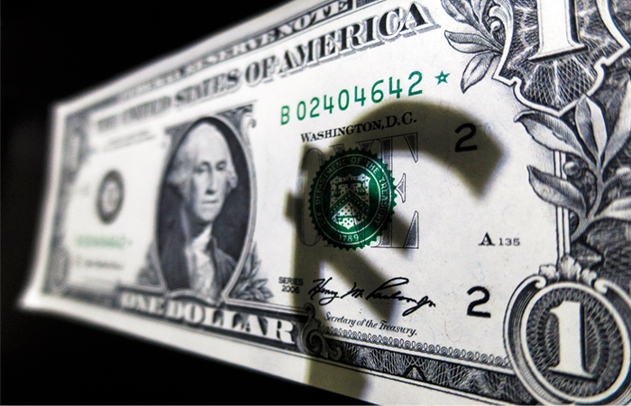 Доллар и евро взлетели на решении ЦБ РФ