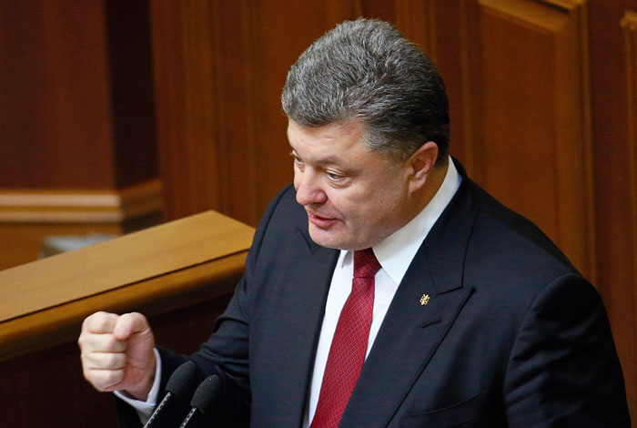 Порошенко пригрозил военным положением в случае наступления ополченцев