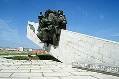 Станцевавшие у мемориала "Малая земля" девушки получили до 15 суток ареста