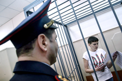 Суд продлил арест Надежды Савченко до конца июня
