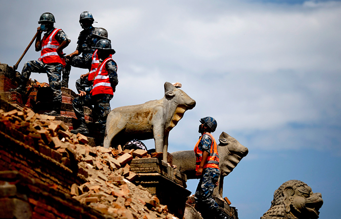 Двух пропавших в Непале российских дипломатов нашли мертвыми