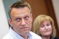 Суд не стал менять Навальному условный срок на реальный