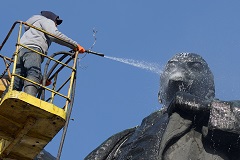 Порошенко подписал законы об осуждении коммунистического и нацистского режимов