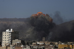 Арабская коалиция возобновила авиаудары по Йемену