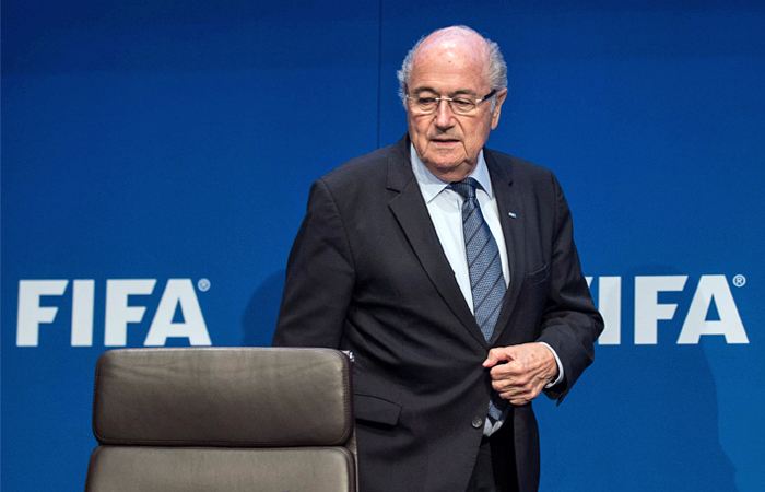 Президент ФИФА Блаттер подал в отставку