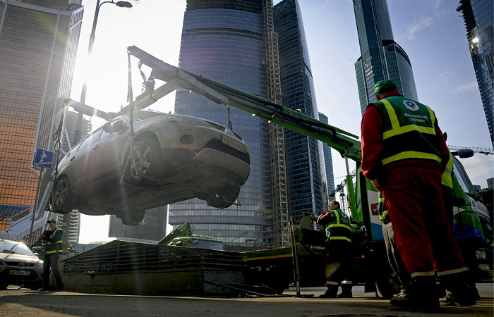 СПЧ предложил отменить эвакуацию не мешающих движению машин