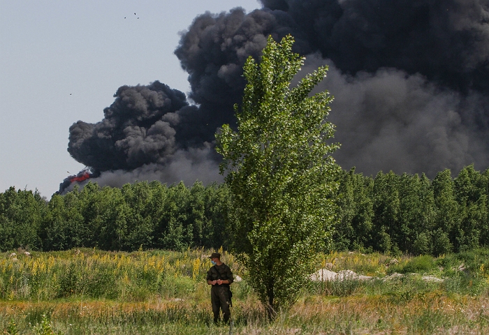 Возобновился пожар на нефтебазе под Киевом