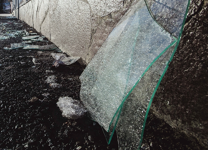 В Ростове-на-Дону неизвестные забросали камнями и яйцами здание генконсульства Украины