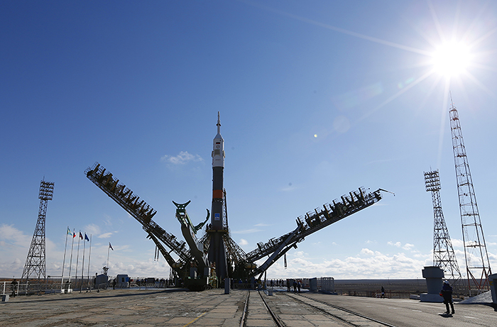 Космонавт из Казахстана полетит на МКС вместо певицы Брайтман