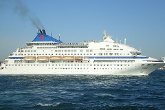 Круизный лайнер столкнулся с нефтяным танкером в проливе Дарданеллы