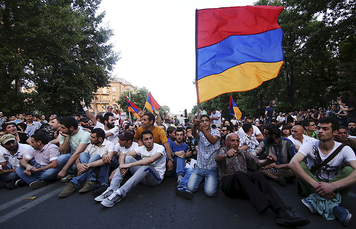 В Ереване оппозиция присоединилась к демонстрации против повышения энерготарифов