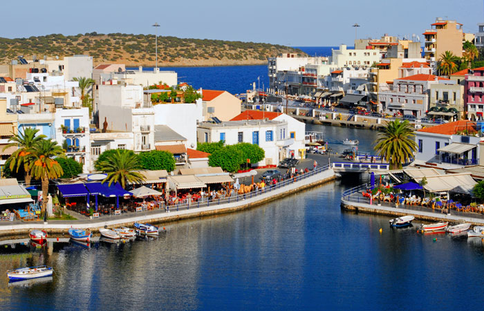 Богатые россияне начали скупать недвижимость в Греции