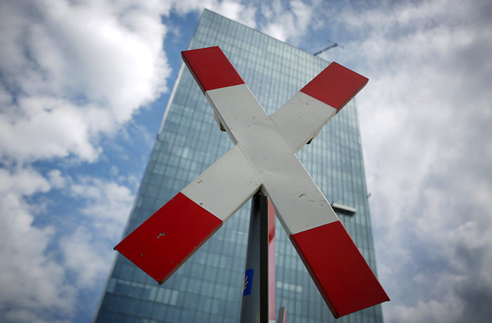 ЕЦБ прекратит финансировать греческие банки при отсутствии соглашения