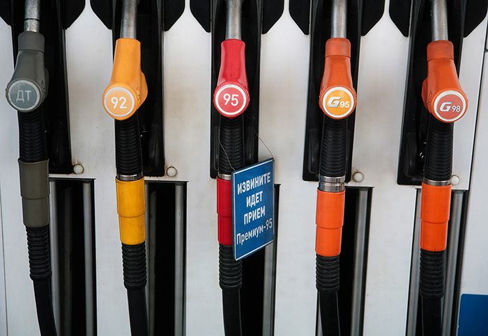 Цены на нефть замедлили рост из-за прогноза МЭА