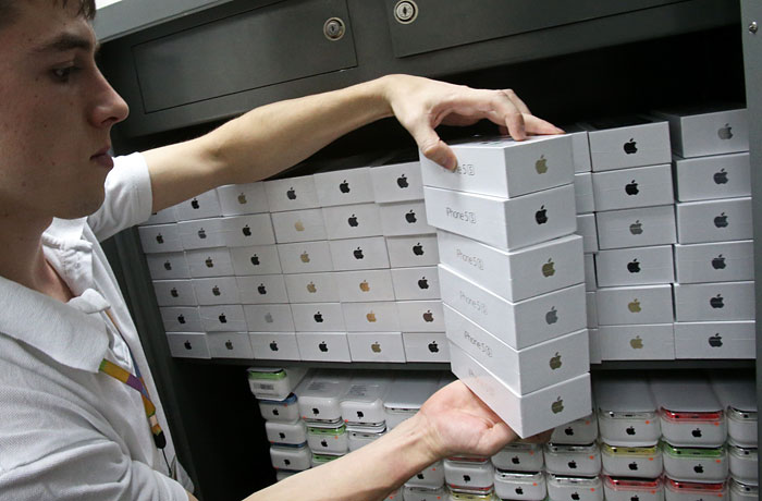 Apple в 2014 году выручила в России почти 100 млрд рублей