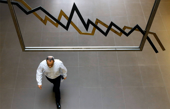 Фондовый рынок Греции открылся после длительного перерыва падением на 23%