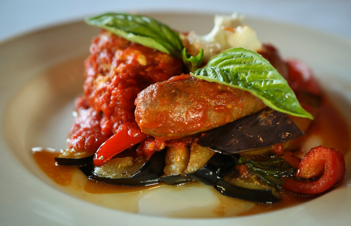 Меню австралийского отеля засмеяли из-за опечатки