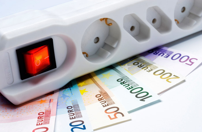 Евро поднялся выше 78 рублей впервые с начала февраля