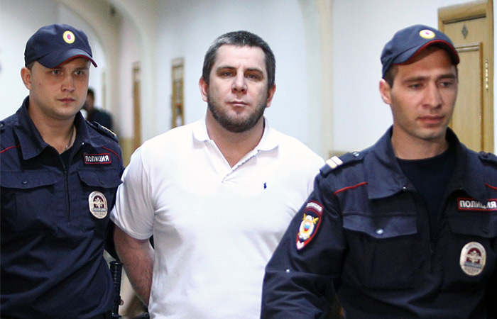 Фигурант дела об убийстве Немцова пожаловался на давление людей в масках