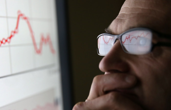 Индекс РТС рухнул на 3,1% при открытии торгов в понедельник