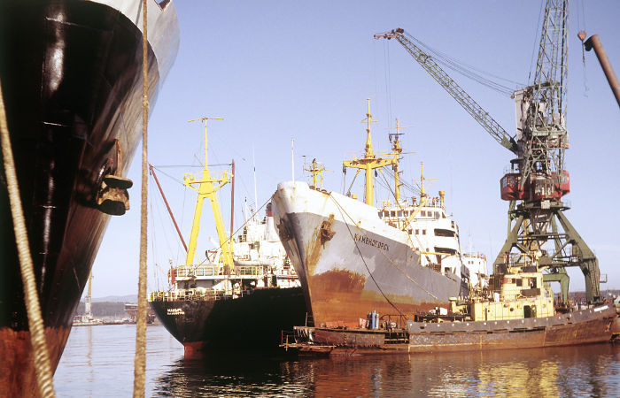 Прокуратура проверит обстоятельства пожара на траулере в Хабаровском крае