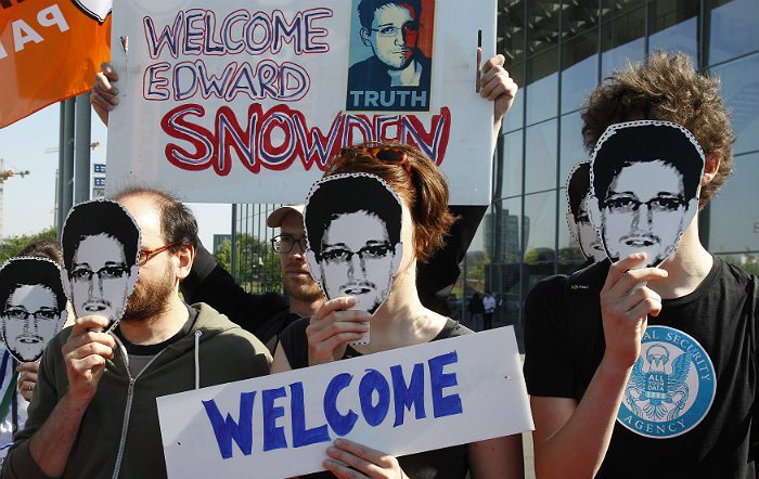 Сноуден обратился к России с просьбой об убежище по совету Ассанжа