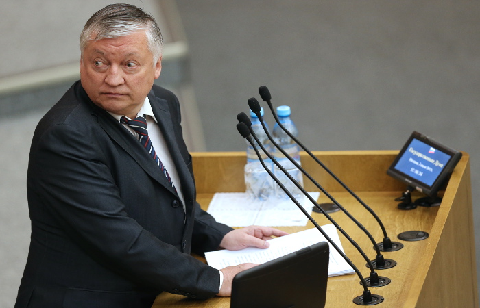 Чемпион мира по шахматам Карпов пообещал вернуть Сахалину часовой пояс