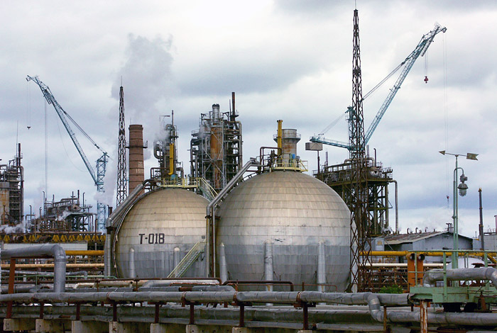 ФАС не получала ходатайство о сделке Илюмжинова и "Тольяттиазота"