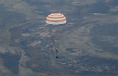 Экипаж "Союза" успешно приземлился в казахстанской степи