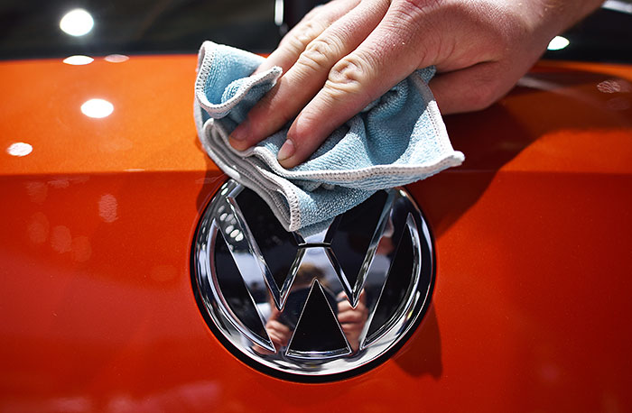 Риск от скандала Volkswagen стал для Германии опаснее греческого кризиса