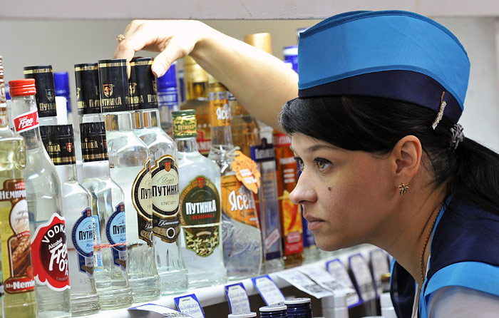 Роспотребнадзор поддержал запрет на продажу алкоголя лицам до 21 года