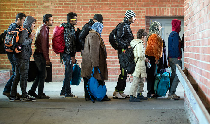 Тысячи мигрантов отправились в Словению после закрытия границ Венгрии