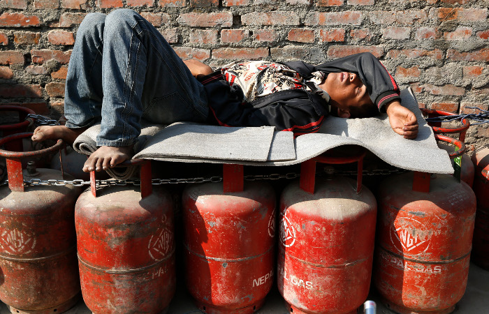 Власти Непала предупредили о гуманитарном кризисе на границе с Индией