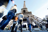 Эксперты разошлись в оценке влияния терактов на экономику Франции