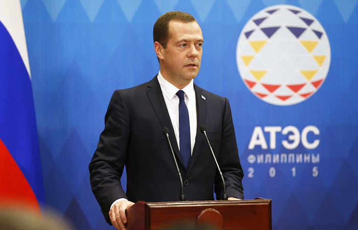 Медведев объяснил решение реструктурировать долг близостью РФ и Украины