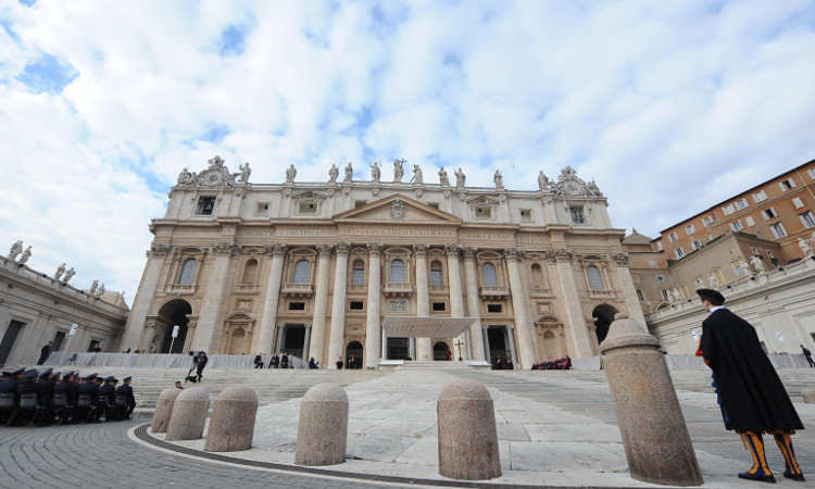 Ватикан предъявил обвинения пятерым по делу об утечке документов
