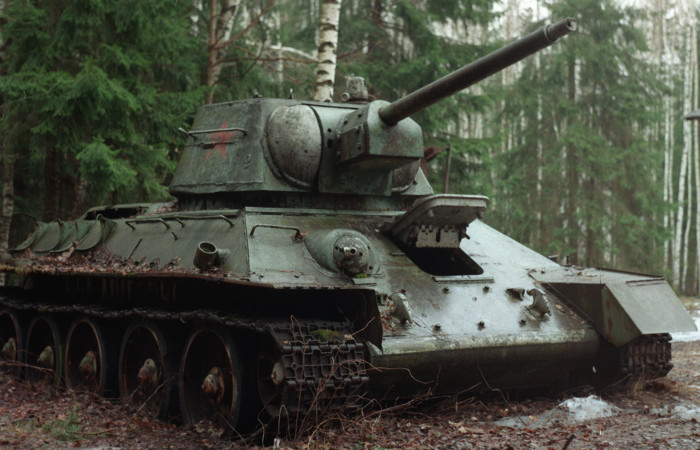 В Латвии местный житель напугал соседей разъездами на купленном танке