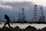 С горящей платформы на Каспии спасены более 25 нефтяников