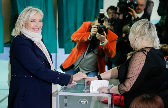 Экзит-полы отдали лидерство ультраправым на местных выборах во Франции