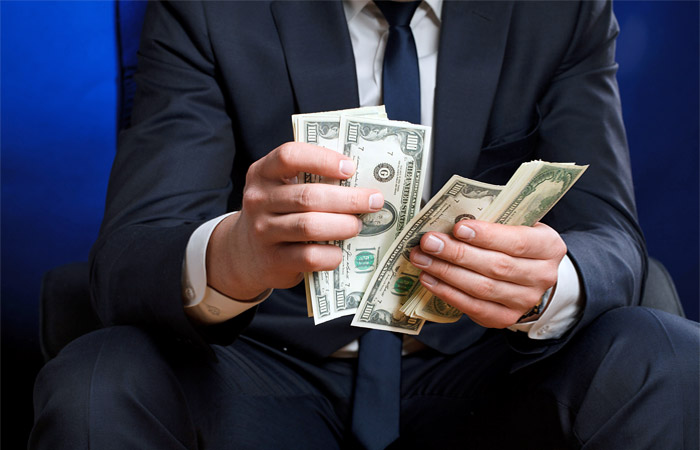 Путин объяснил невозможность снизить зарплаты руководителям госкомпаний