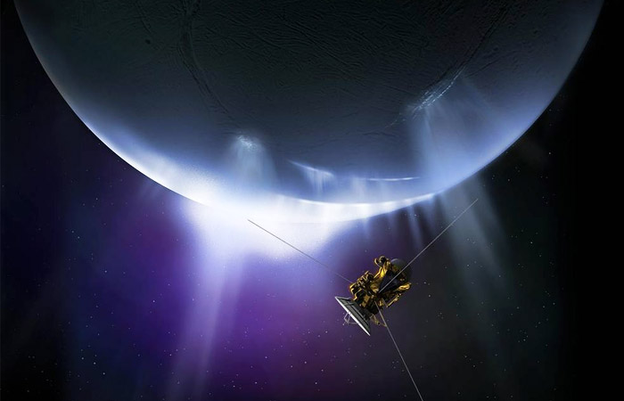 "Кассини" совершил последний близкий пролет над Энцеладом