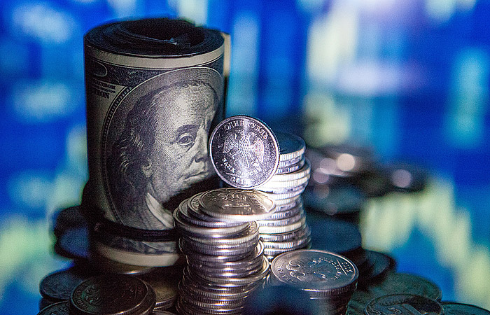 Доллар взлетал выше 75 рублей впервые с декабря 2014 года