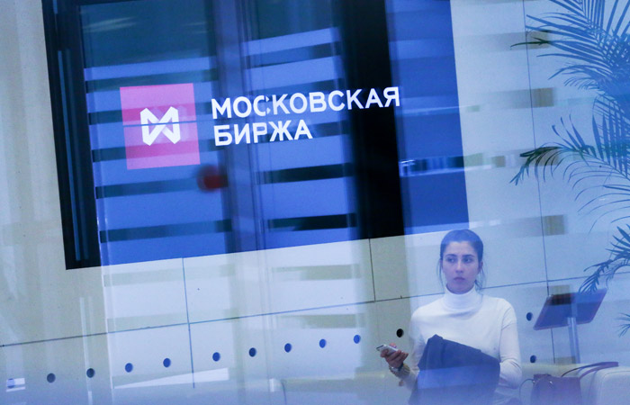 Рынок акций РФ обвалился при открытии в понедельник