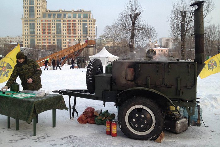 МЧС развернуло модули обогрева для посетителей выставки Серова